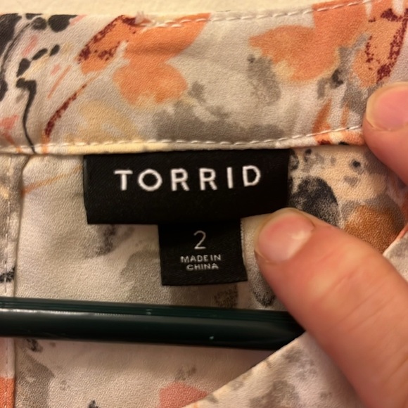 Torrid floral peach and green top size 2 - Picture 2 of 9